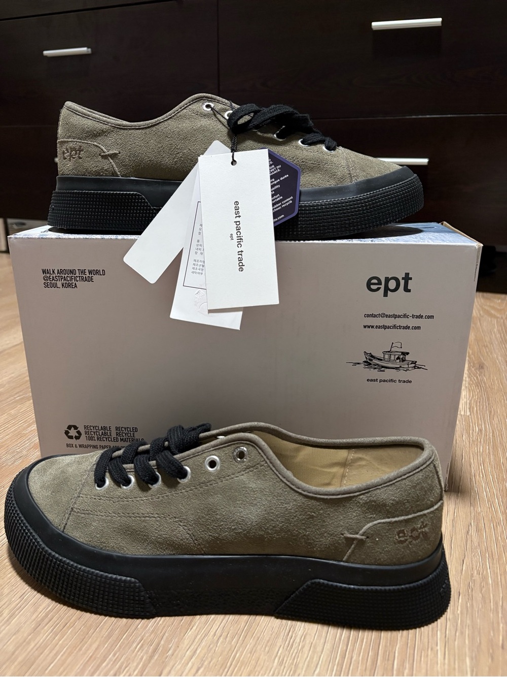 EPT Soho NB Olive Nubuck Sneakers US 9 NWT